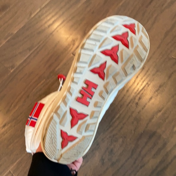 COPY - Helly Hansen White Snowboot - Picture 9 of 15